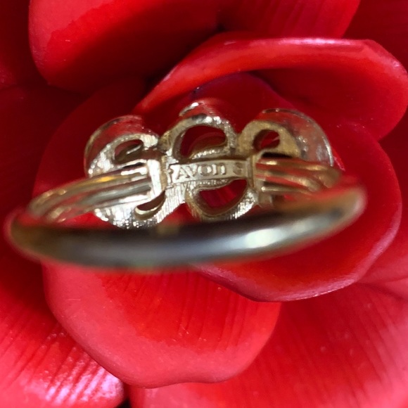 AVON GOLD-TONE FAUX PEARL RING - Picture 3 of 3